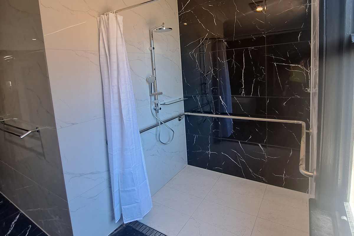 accessible-bathroom-eudunda-disability-renovation-manners-building-carpentry (4)