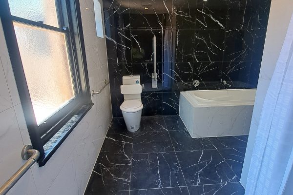 accessible-bathroom-eudunda-disability-renovation-manners-building-carpentry (5)